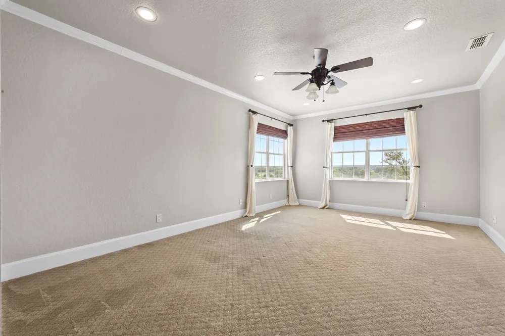 1175 Southern Way Luling, TX 78648