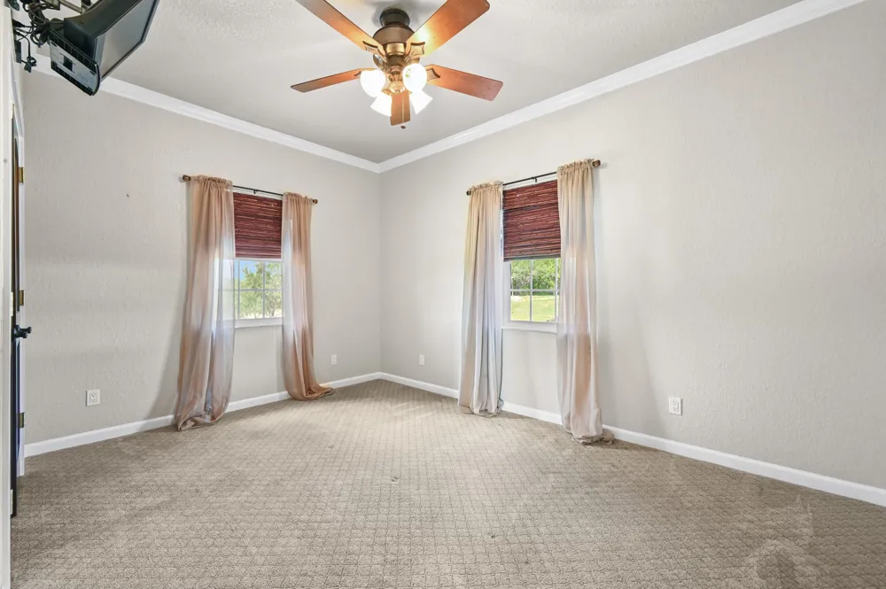 1175 Southern Way Luling, TX 78648