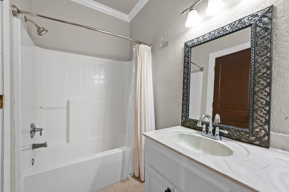 1175 Southern Way Luling, TX 78648