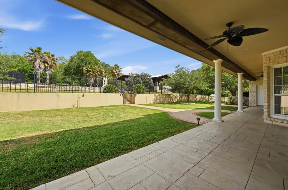 1175 Southern Way Luling, TX 78648