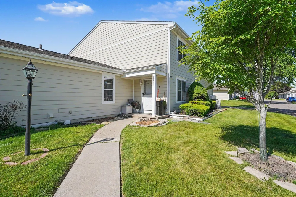39762 Village Wood Circle Novi City, MI 48375