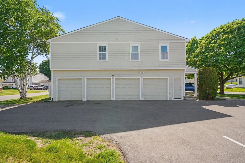 39762 Village Wood Circle Novi City, MI 48375