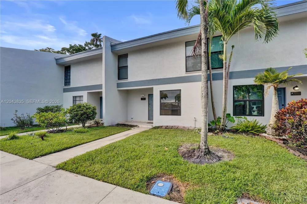 9220 NW 14th St #272 Pembroke Pines, FL 33024