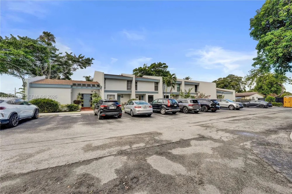 9220 NW 14th St #272 Pembroke Pines, FL 33024