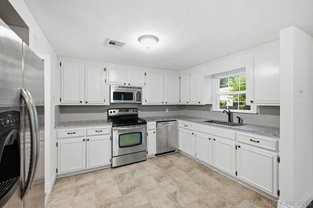 10035 Bryant Road Henryetta, OK 74437