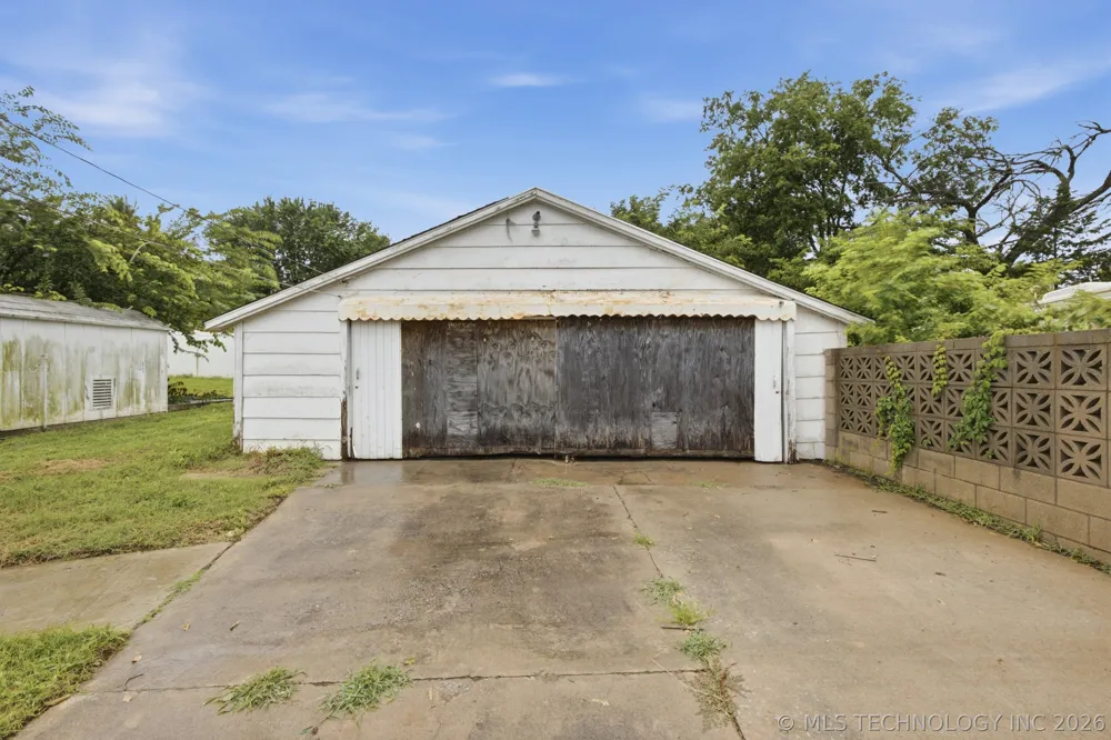 10035 Bryant Road Henryetta, OK 74437