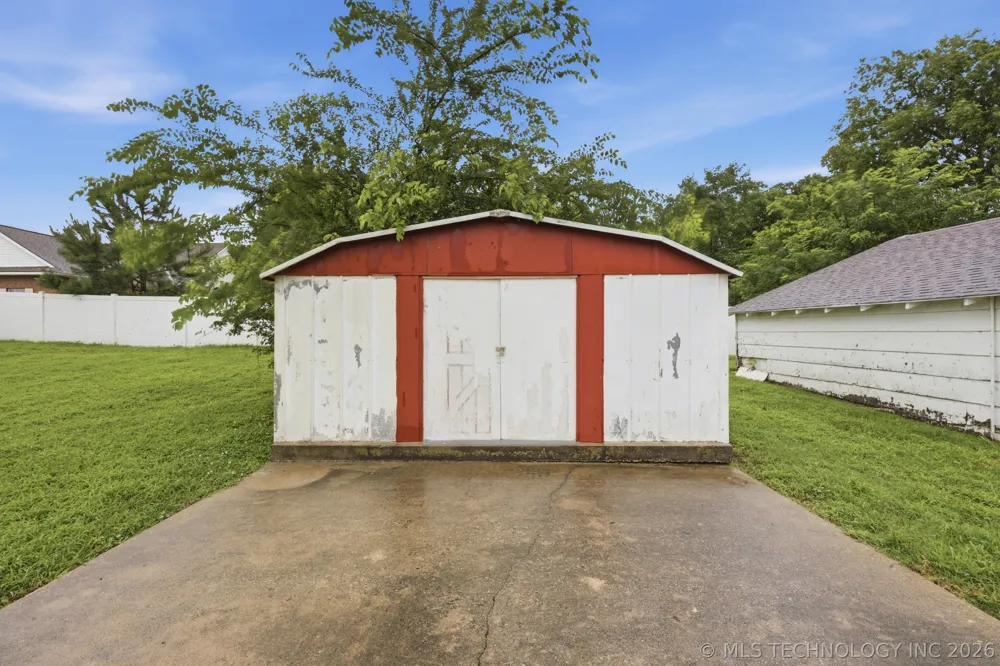 10035 Bryant Road Henryetta, OK 74437