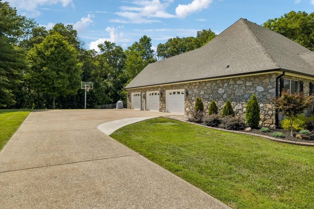 124 Poplar Dr Brush Creek, TN 38547