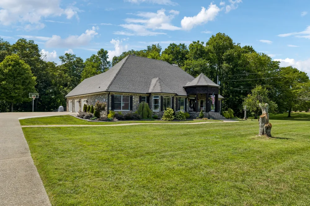 124 Poplar Dr Brush Creek, TN 38547