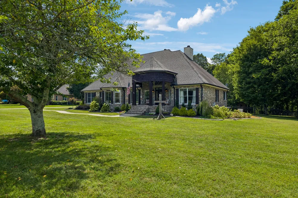 124 Poplar Dr Brush Creek, TN 38547