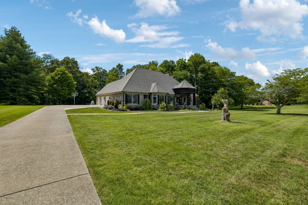 124 Poplar Dr Brush Creek, TN 38547