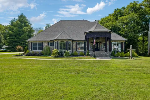 124 Poplar Dr