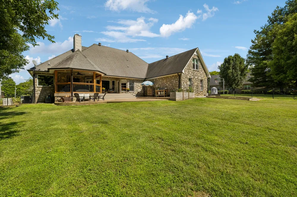 124 Poplar Dr Brush Creek, TN 38547