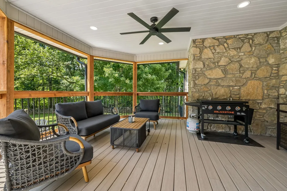 124 Poplar Dr Brush Creek, TN 38547
