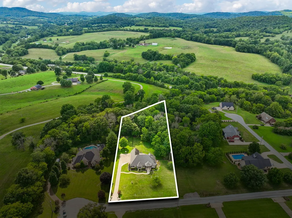 124 Poplar Dr Brush Creek, TN 38547