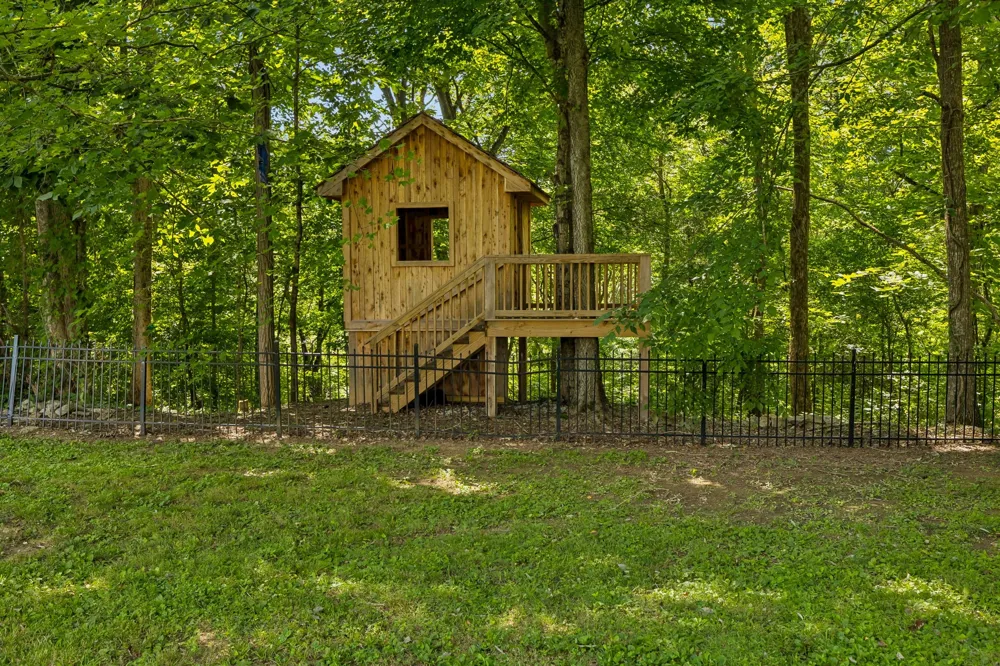 124 Poplar Dr Brush Creek, TN 38547