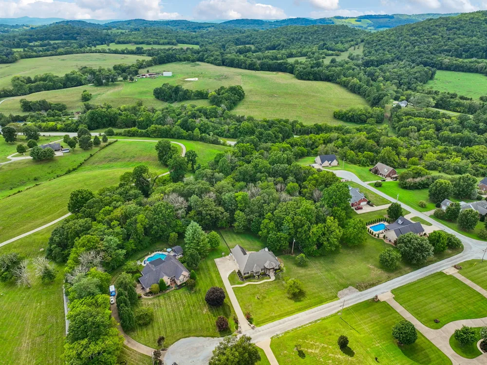 124 Poplar Dr Brush Creek, TN 38547