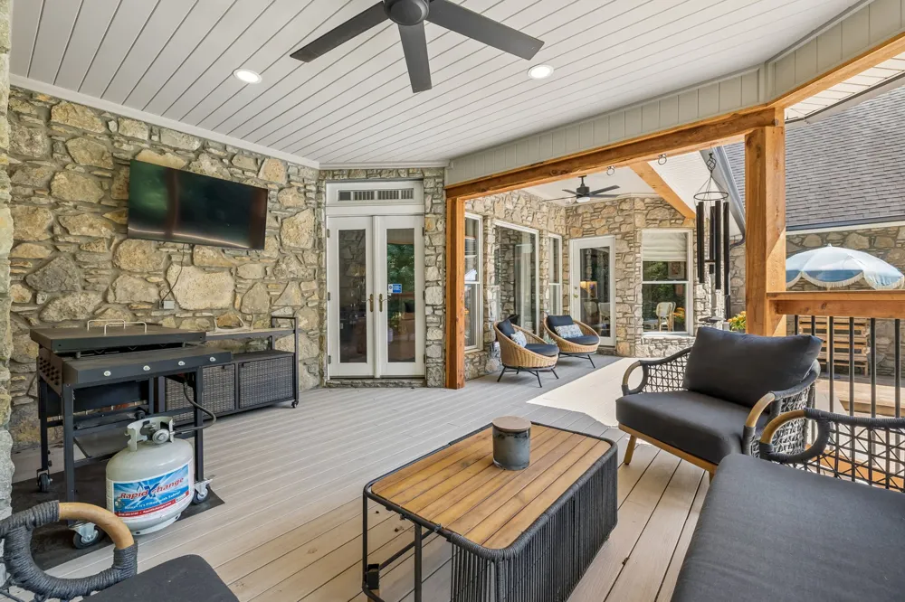 124 Poplar Dr Brush Creek, TN 38547