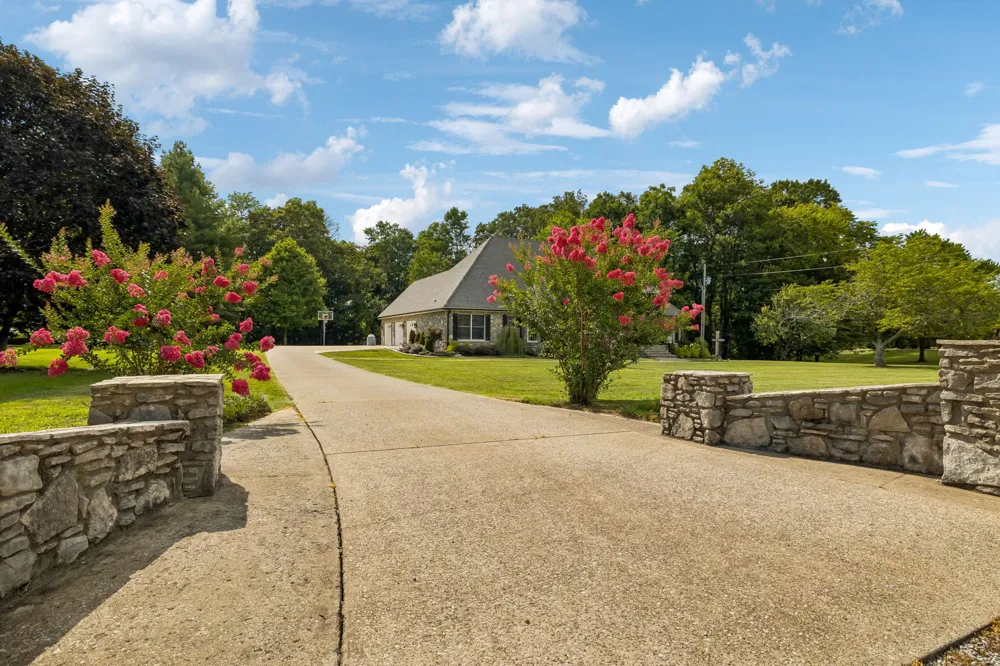 124 Poplar Dr Brush Creek, TN 38547