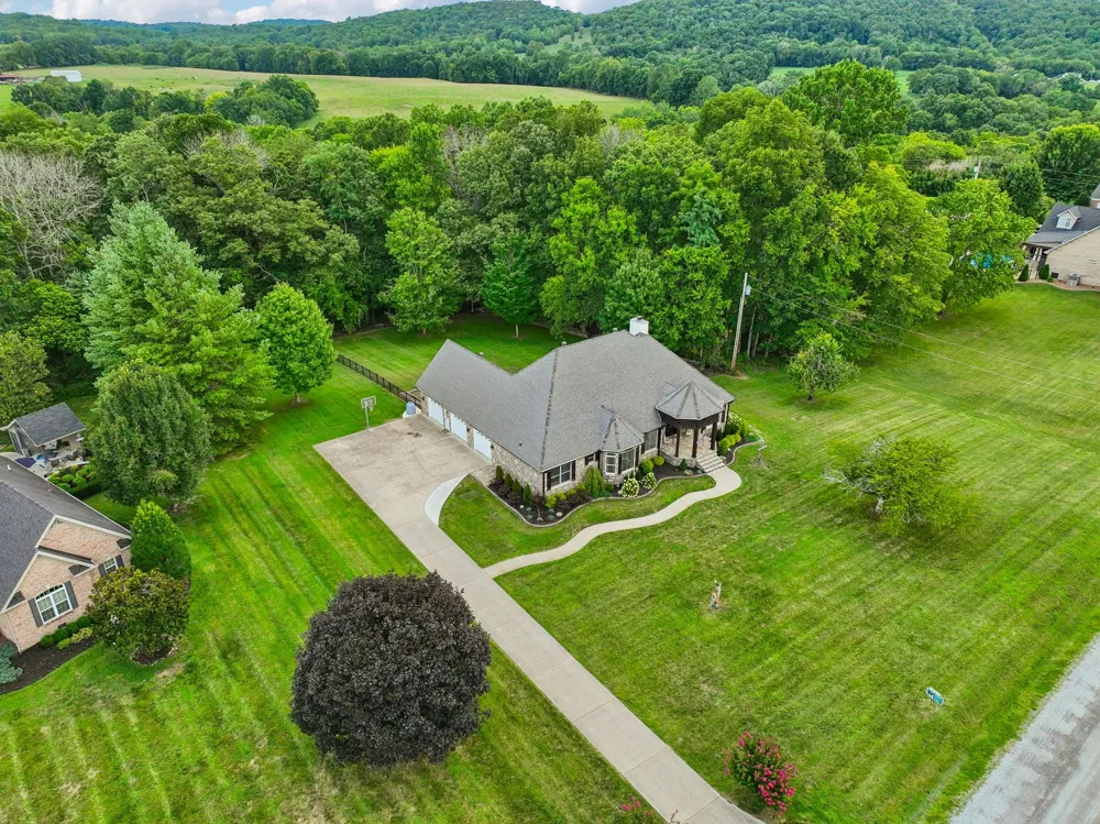 124 Poplar Dr Brush Creek, TN 38547