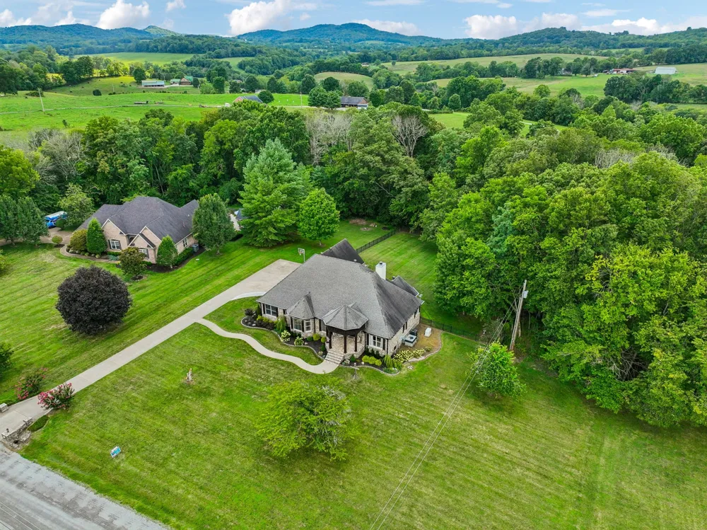 124 Poplar Dr Brush Creek, TN 38547