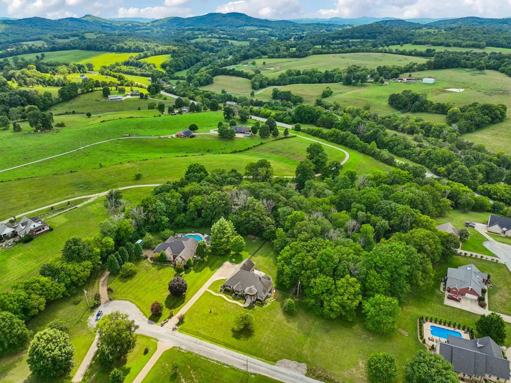 124 Poplar Dr Brush Creek, TN 38547