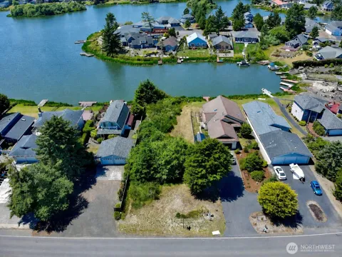 417 Duck Lake Drive SE