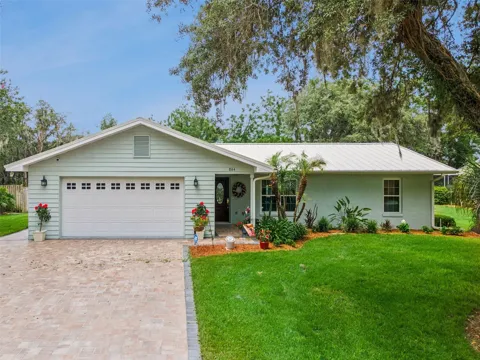 864 REDWOOD WAY