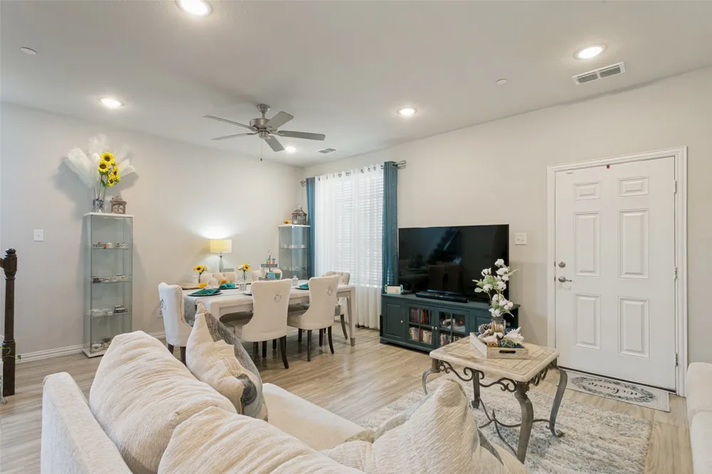 1274 Jones Trail Lewisville, TX 75077