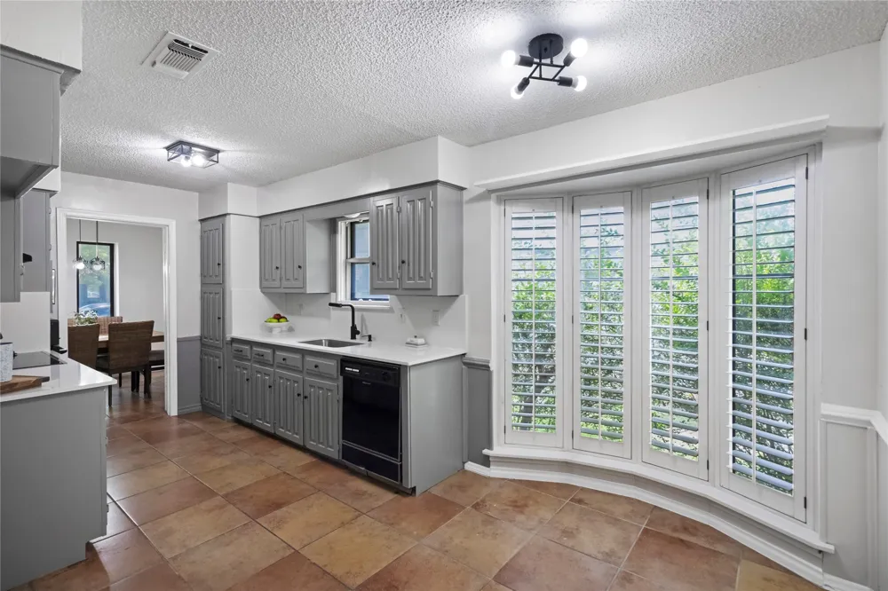 631 E Cherry Street Duncanville, TX 75116