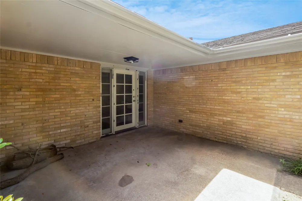 631 E Cherry Street Duncanville, TX 75116