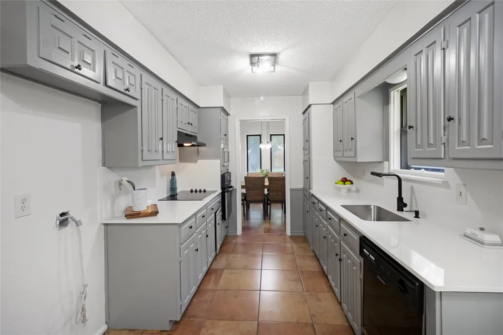 631 E Cherry Street Duncanville, TX 75116