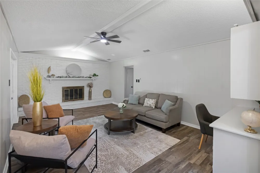 631 E Cherry Street Duncanville, TX 75116
