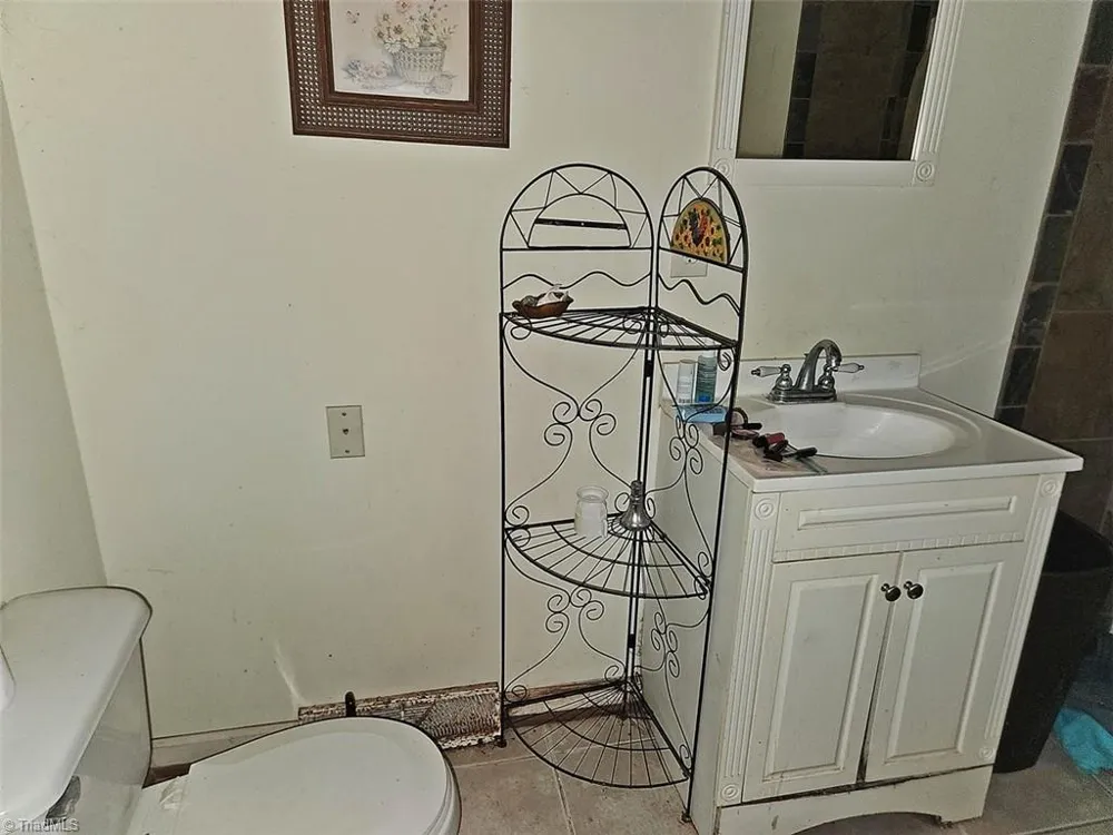 1935 Needmore Road Woodleaf, NC 27054