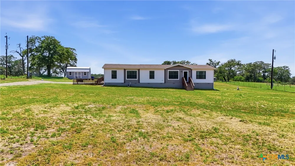 400 Lyon Road Seguin, TX 78155