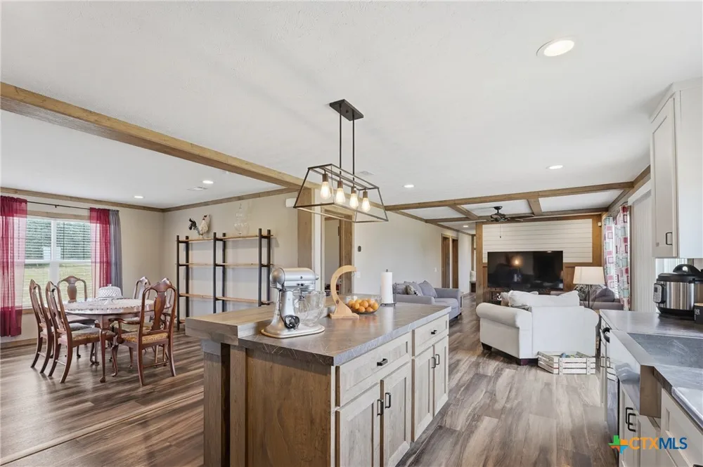 400 Lyon Road Seguin, TX 78155
