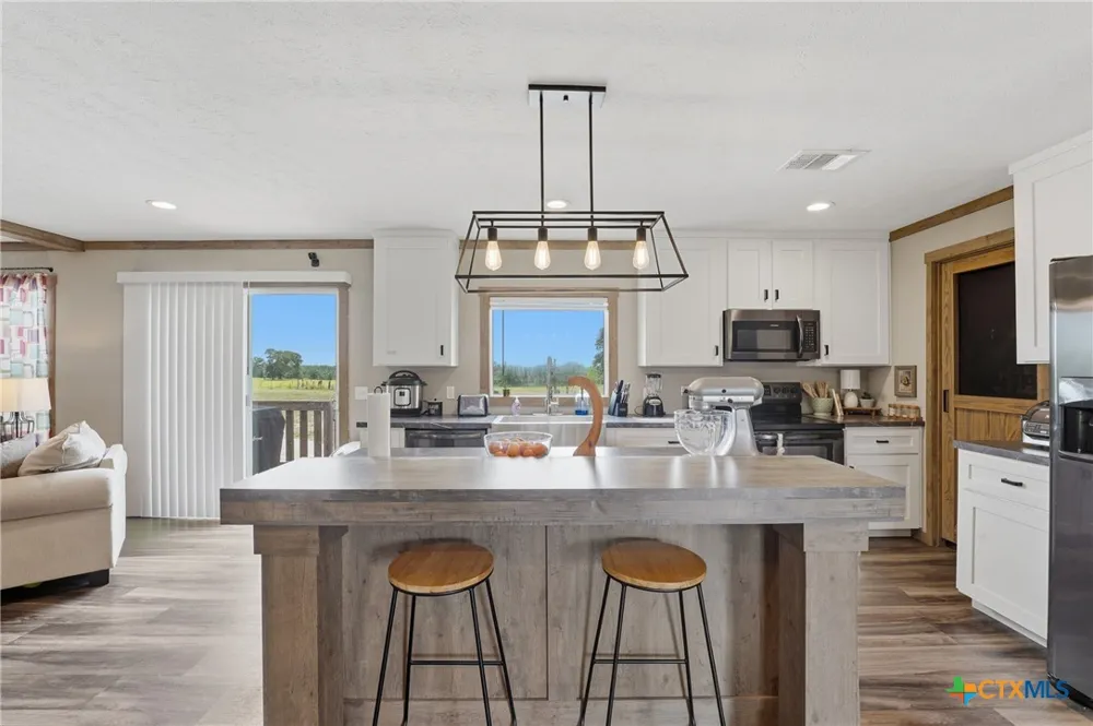 400 Lyon Road Seguin, TX 78155