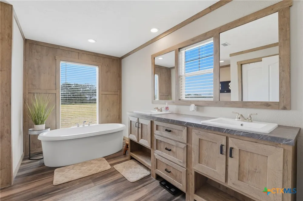 400 Lyon Road Seguin, TX 78155