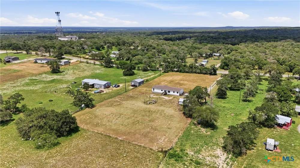 400 Lyon Road Seguin, TX 78155