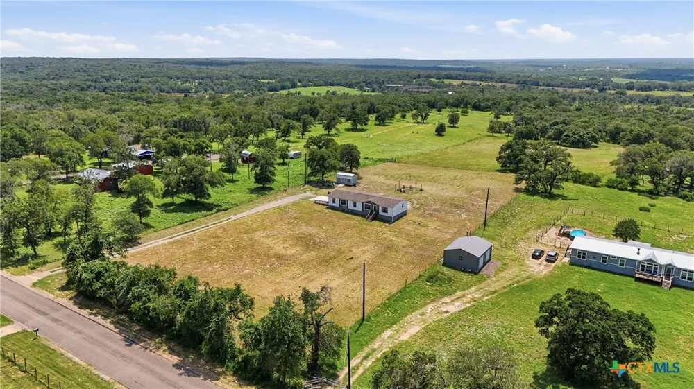 400 Lyon Road Seguin, TX 78155