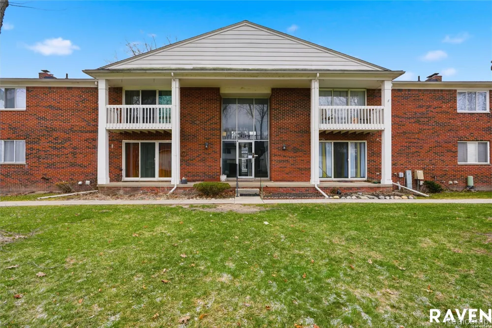 42450 Sheldon Place #212 Clinton Charter Township, MI 48038