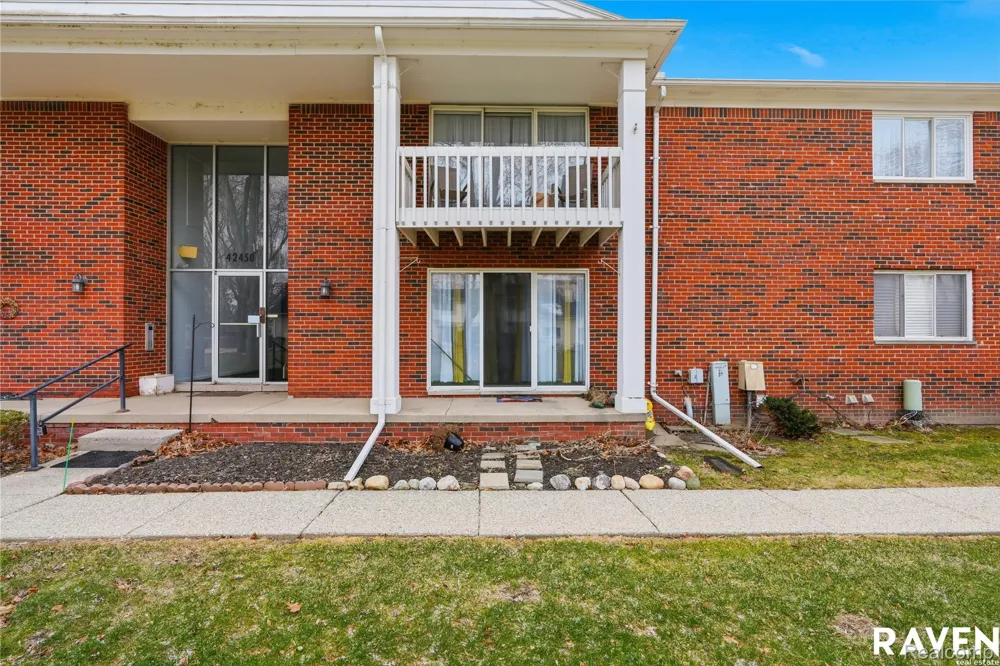 42450 Sheldon Place #212 Clinton Charter Township, MI 48038