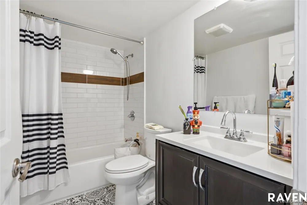 42450 Sheldon Place #212 Clinton Charter Township, MI 48038