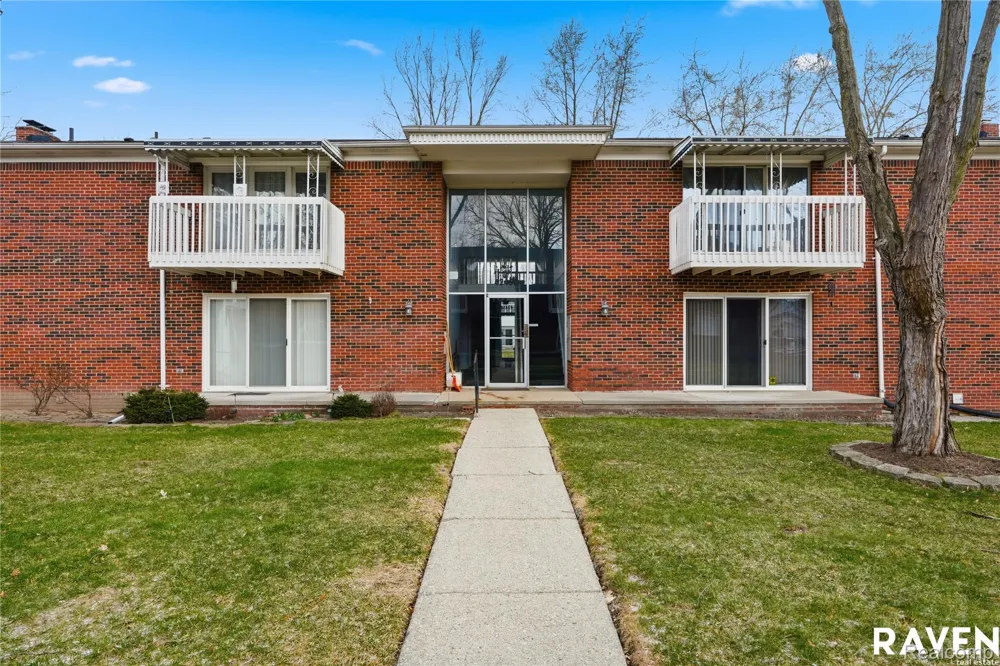 42450 Sheldon Place #212 Clinton Charter Township, MI 48038
