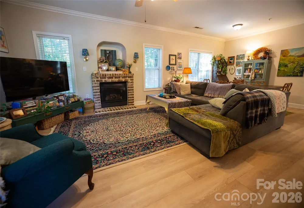 1392 21st Avenue NE Hickory, NC 28601