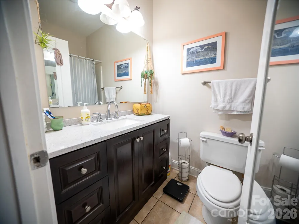 1392 21st Avenue NE Hickory, NC 28601