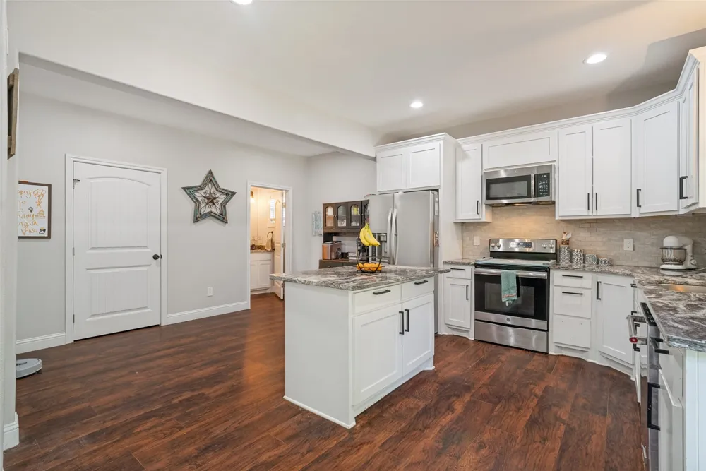 2341 Oak Leaf Trail Cleburne, TX 76031