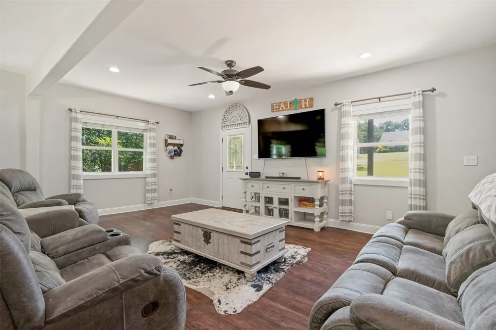 2341 Oak Leaf Trail Cleburne, TX 76031
