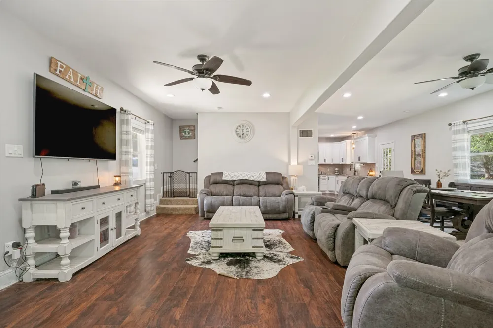 2341 Oak Leaf Trail Cleburne, TX 76031