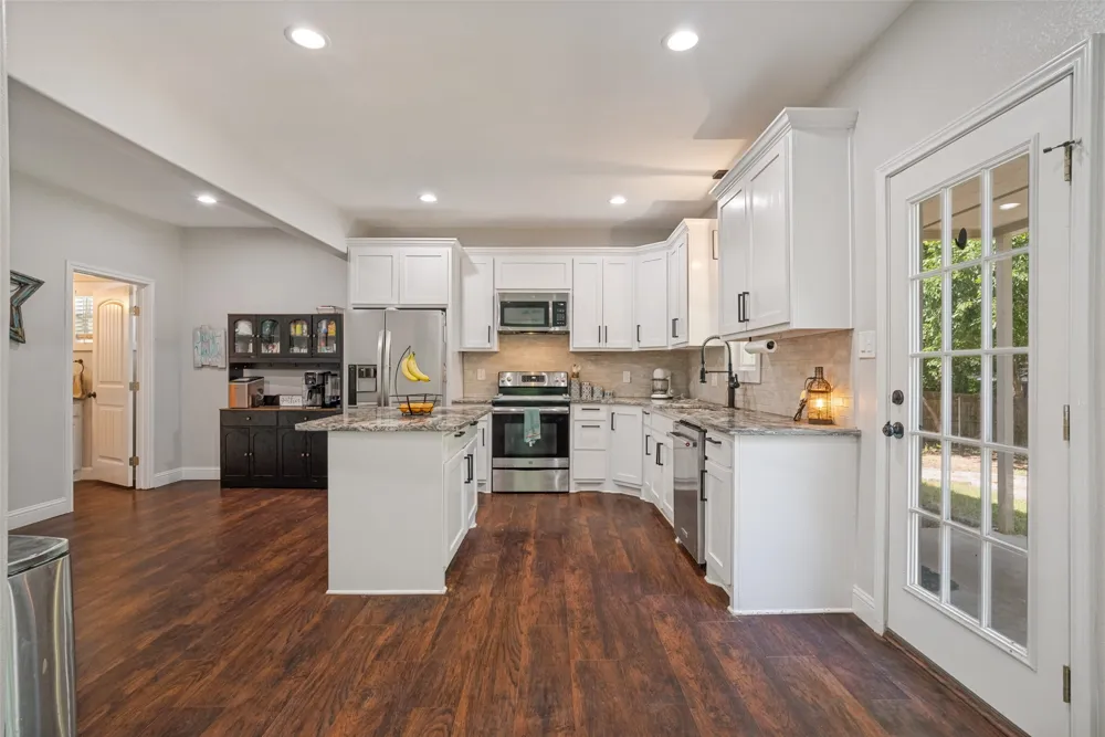 2341 Oak Leaf Trail Cleburne, TX 76031